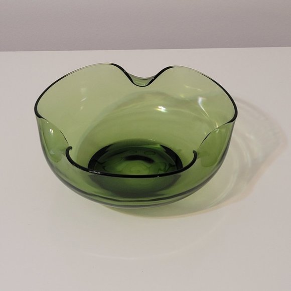 1960s Anchor Hocking Green Glass Serving Bowl Mid Century Modern Chip Bowl - Picture 1 of 4